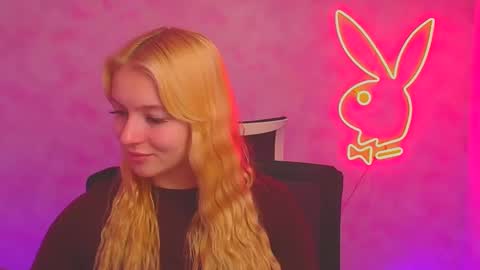 Snapshot of _mila_la_ chatting on 01/14/25, 10:27 Melanie online show from 01/14/25, 10:27