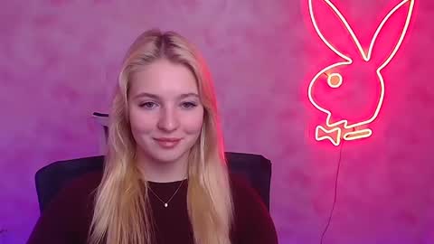 Snapshot of _mila_la_ chatting on 02/06/25, 10:04 Melanie online show from 02/06/25, 10:04