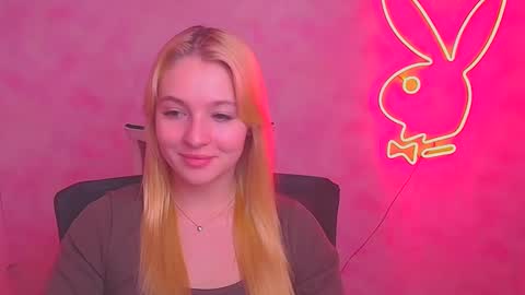 Snapshot of _mila_la_ chatting on 02/08/25, 12:28 Melanie online show from 02/08/25, 12:28