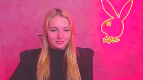 Snapshot of _mila_la_ chatting on 02/09/25, 06:54 Melanie online show from 02/09/25, 06:54