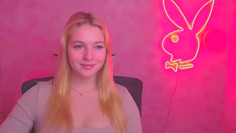 Snapshot of _mila_la_ chatting on 02/16/25, 12:32 Melanie online show from 02/16/25, 12:32