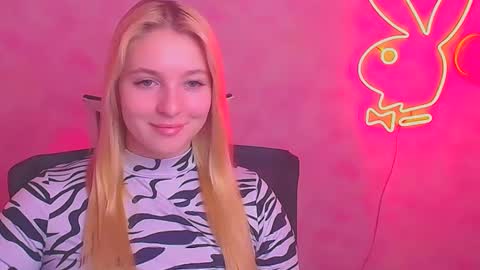 Snapshot of _mila_la_ chatting on 02/17/25, 12:38 Melanie online show from 02/17/25, 12:38