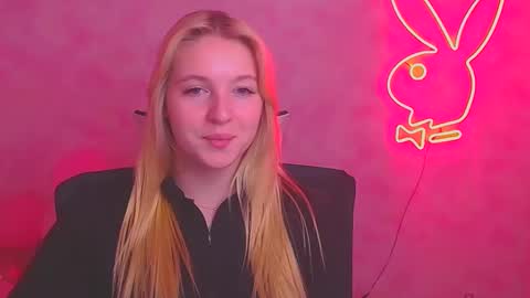 Snapshot of _mila_la_ chatting on 02/20/25, 03:19 Melanie online show from 02/20/25, 03:19