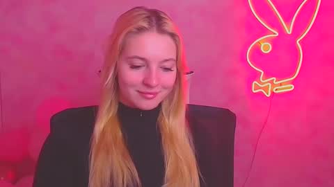 Snapshot of _mila_la_ chatting on 02/22/25, 12:29 Melanie online show from 02/22/25, 12:29