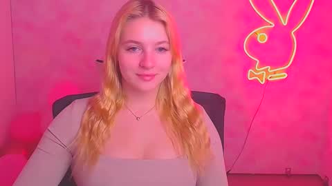 Snapshot of _mila_la_ chatting on 02/25/25, 07:52 Melanie online show from 02/25/25, 07:52