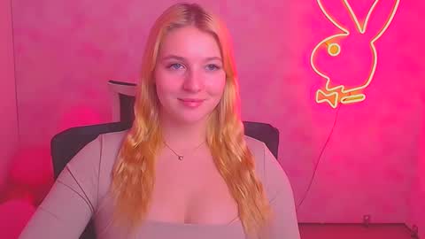 Snapshot of _mila_la_ chatting on 02/25/25, 10:58 Melanie online show from 02/25/25, 10:58