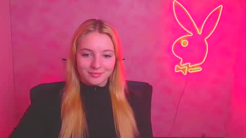 Snapshot of _mila_la_ chatting on 02/27/25, 12:23 Melanie online show from 02/27/25, 12:23