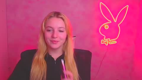 Snapshot of _mila_la_ chatting on 02/27/25, 03:26 Melanie online show from 02/27/25, 03:26