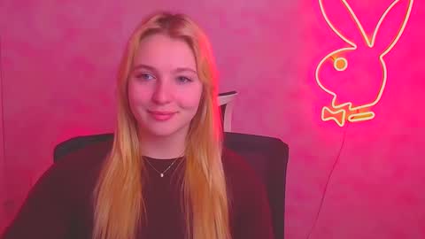 Snapshot of _mila_la_ chatting on 02/28/25, 07:05 Melanie online show from 02/28/25, 07:05