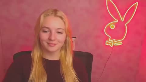 Snapshot of _mila_la_ chatting on 03/06/25, 10:09 Melanie online show from 03/06/25, 10:09