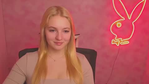 Snapshot of _mila_la_ chatting on 03/07/25, 12:34 Melanie online show from 03/07/25, 12:34