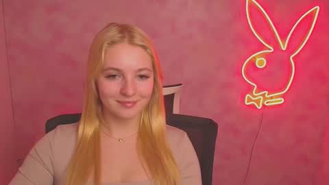 Snapshot of _mila_la_ chatting on 03/07/25, 03:39 Melanie online show from 03/07/25, 03:39