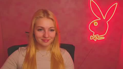 Snapshot of _mila_la_ chatting on 03/09/25, 12:31 Melanie online show from 03/09/25, 12:31