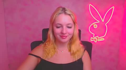 Snapshot of _mila_la_ chatting on 09/13/25, 06:57 Melanie online show from 09/13/25, 06:57