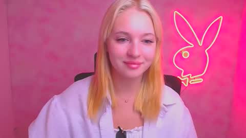 Snapshot of _mila_la_ chatting on 09/16/25, 05:52 Melanie online show from 09/16/25, 05:52