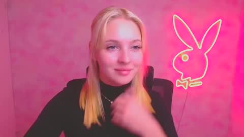 Snapshot of _mila_la_ chatting on 09/18/25, 11:34 Melanie online show from 09/18/25, 11:34