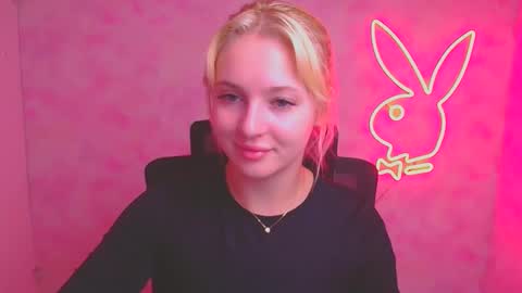 Snapshot of _mila_la_ chatting on 09/20/25, 11:11 Melanie online show from 09/20/25, 11:11