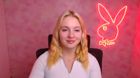 Snapshot of _mila_la_ chatting on 09/30/25, 06:18 Melanie online show from 09/30/25, 06:18