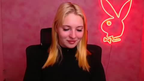 Snapshot of _mila_la_ chatting on 10/04/25, 11:41 Melanie online show from 10/04/25, 11:41