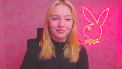 Snapshot of _mila_la_ chatting on 10/15/25, 08:58 Melanie online show from 10/15/25, 08:58