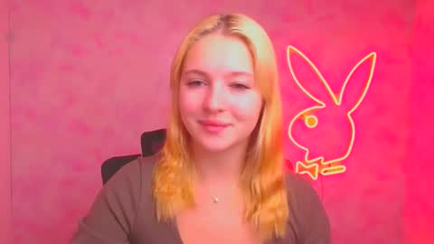 Snapshot of _mila_la_ chatting on 10/17/25, 05:43 Melanie online show from 10/17/25, 05:43