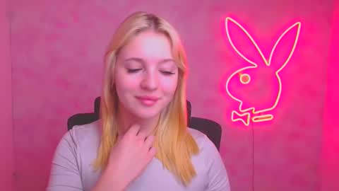 Snapshot of _mila_la_ chatting on 10/30/25, 12:39 Melanie online show from 10/30/25, 12:39