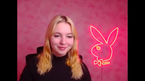 Snapshot of _mila_la_ chatting on 11/04/25, 07:07 Melanie online show from 11/04/25, 07:07