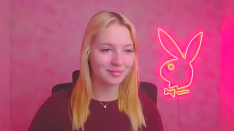 Snapshot of _mila_la_ chatting on 11/07/25, 12:49 Melanie online show from 11/07/25, 12:49