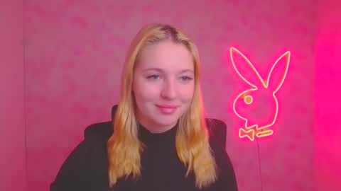 Snapshot of _mila_la_ chatting on 11/10/25, 12:48 Melanie online show from 11/10/25, 12:48