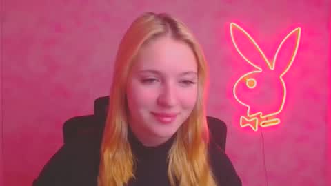 Snapshot of _mila_la_ chatting on 11/12/25, 06:47 Melanie online show from 11/12/25, 06:47