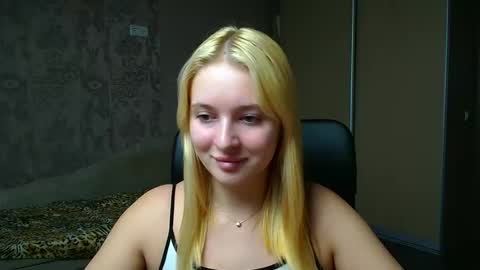 Snapshot of _mila_la_ chatting on 12/03/25, 12:14 Melanie online show from 12/03/25, 12:14