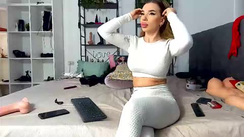 AstrideVonTeese online show from 03/17/26, 08:17