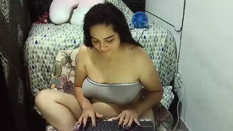 Snapshot of _milf_naughty chatting on 10/17/25, 04:04 _milf_naughty online show from 10/17/25, 04:04