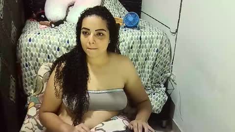 Snapshot of _milf_naughty chatting on 10/18/25, 11:33 _milf_naughty online show from 10/18/25, 11:33