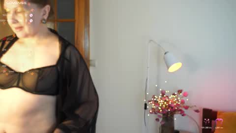 _million_dollarsmile online show from 11/24/25, 01:11