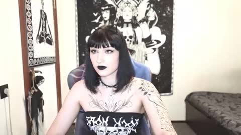 Snapshot of _millisi_ chatting on 10/26/25, 10:15 Millisi online show from 10/26/25, 10:15