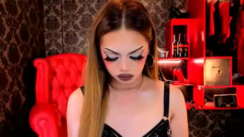 Snapshot of _ministryofsin_ chatting on 07/20/26, 08:33 Raven Strauss online show from 07/20/26, 08:33