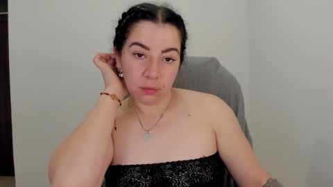 _miss_coco_ online show from 10/19/25, 04:35