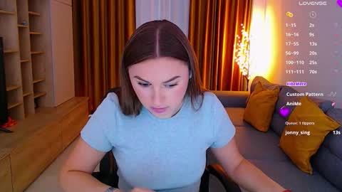 Snapshot of _miss_mia chatting on 11/06/25, 09:54 Mia online show from 11/06/25, 09:54