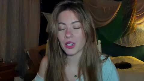 Snapshot of _modestmouse chatting on 11/19/25, 01:49 mouse online show from 11/19/25, 01:49