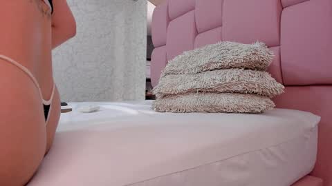 Snapshot of _molly_rosse_ chatting on 01/11/25, 04:03 _molly_rosse_ online show from 01/11/25, 04:03