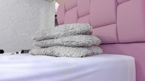 Snapshot of _molly_rosse_ chatting on 02/12/25, 01:37 _molly_rosse_ online show from 02/12/25, 01:37