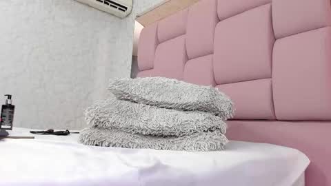 Snapshot of _molly_rosse_ chatting on 03/06/25, 03:45 _molly_rosse_ online show from 03/06/25, 03:45