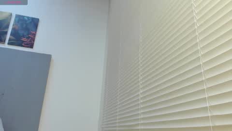 Snapshot of _molly_rosse_ chatting on 10/23/25, 12:04 _molly_rosse_ online show from 10/23/25, 12:04