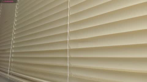 Snapshot of _molly_rosse_ chatting on 10/28/25, 12:09 _molly_rosse_ online show from 10/28/25, 12:09