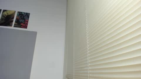 Snapshot of _molly_rosse_ chatting on 12/15/25, 12:09 _molly_rosse_ online show from 12/15/25, 12:09