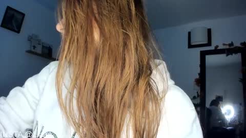     liaaa 4u online show from 12/25/24, 09:54