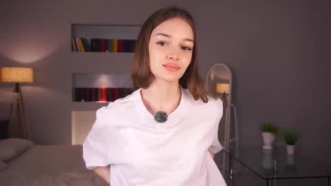 Snapshot of _moonlit_melody_ chatting on 02/24/26, 01:20 Margo online show from 02/24/26, 01:20