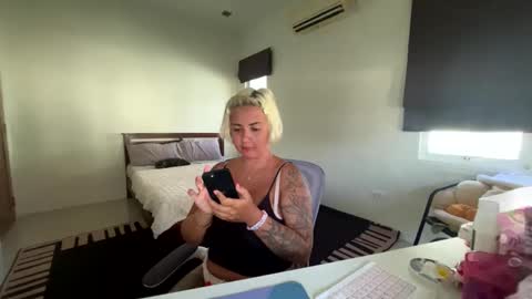 Francine Aisi Morpho - a genus of blue butterflies. online show from 01/08/25, 08:16