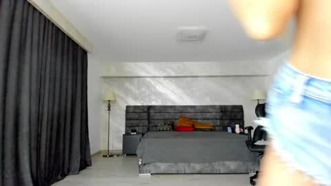 Snapshot of _myaa chatting on 02/07/25, 08:33 Maya online show from 02/07/25, 08:33